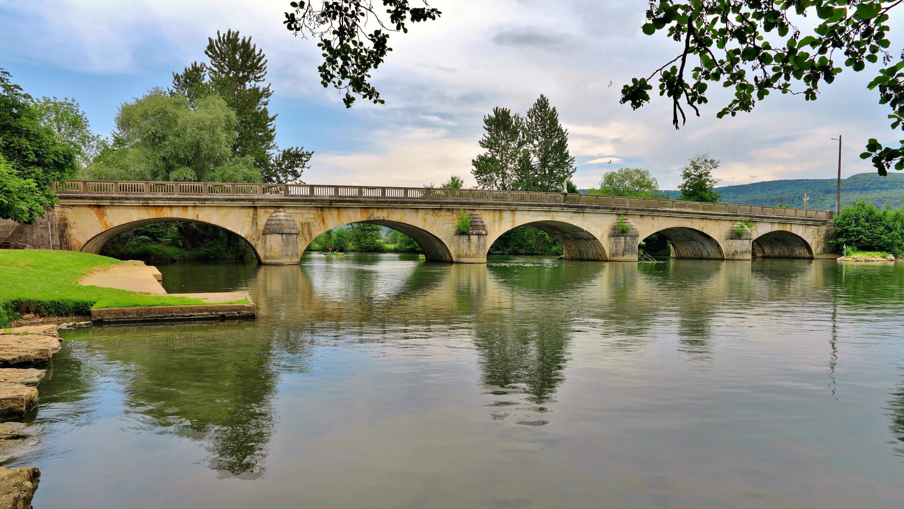 Реки франции фото File:Voray-sur-l'Ognon, le pont sur l'Ognon.jpg - Wikimedia Commons