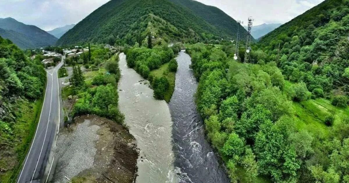 Реки грузии фото Почему две реки в Грузии текут в одном русле, но не смешиваются