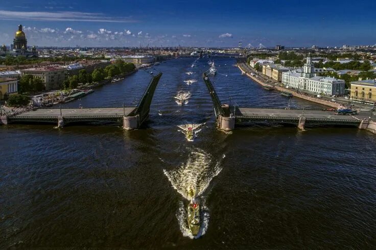 Под Певческим мостом на Мойке столкнулись теплоход и катер АиФ Санкт-Петербург