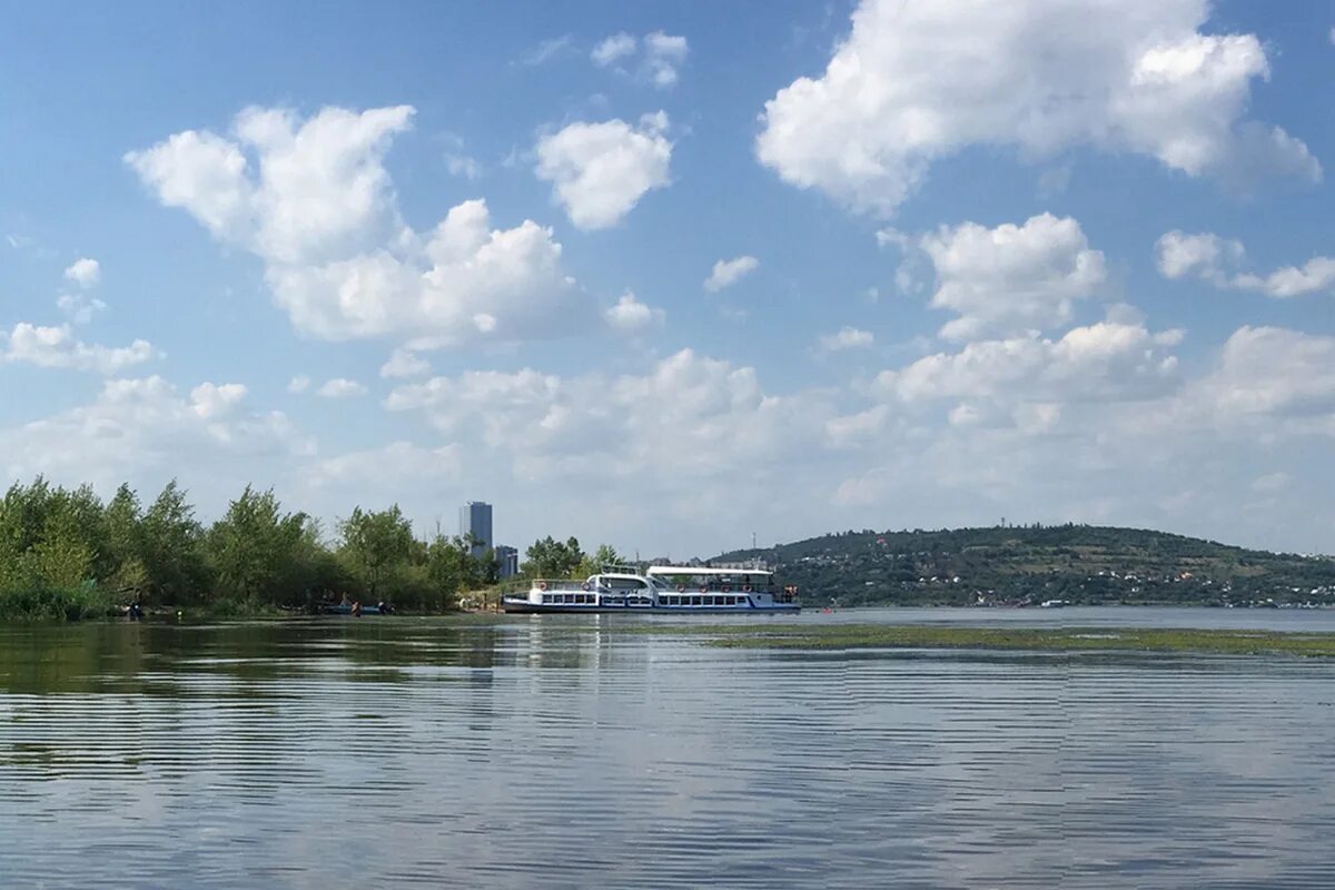 Реки саратова фото По Волге в районе Саратова запретили движение судов - МК Саратов