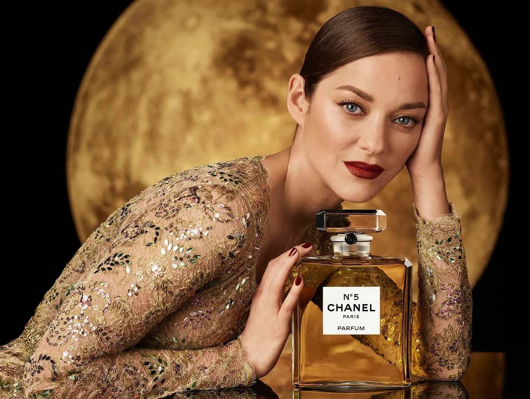 Реклама духов фото Chanel No 5 Parfum Baccarat Grand Extrait Chanel perfume - a fragrance for women