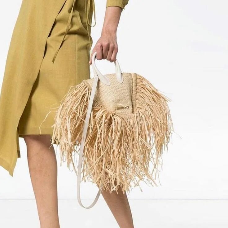 Реклама итальянских соломенных сумок фото Porte Fringe Raffia Tote Bag Straw bag, Bags, Style guides