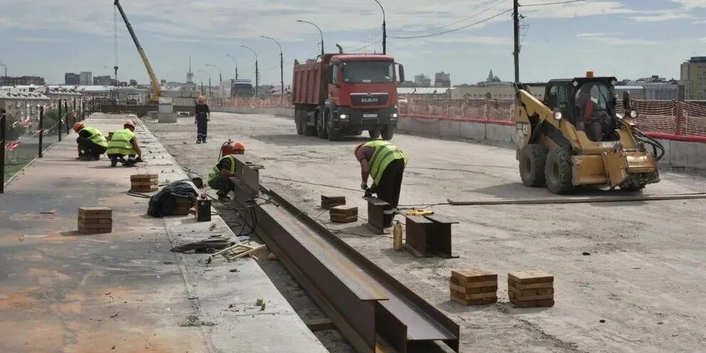 Реконструкция омск фото Строительство развязки у Ленинградского моста завершится к концу июля: Новости