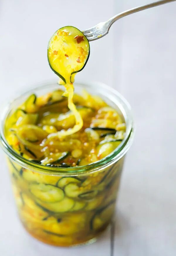 Релиш из огурцов фото Zesty Refrigerator Zucchini Pickles Recipe Canning recipes, Pickling recipes, Re