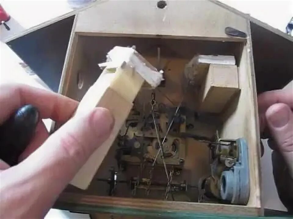 Ремонт часов с кукушкой своими руками Repairing a cuckoo clock - YouTube Clock repair, Cuckoo clock, Antique clock rep