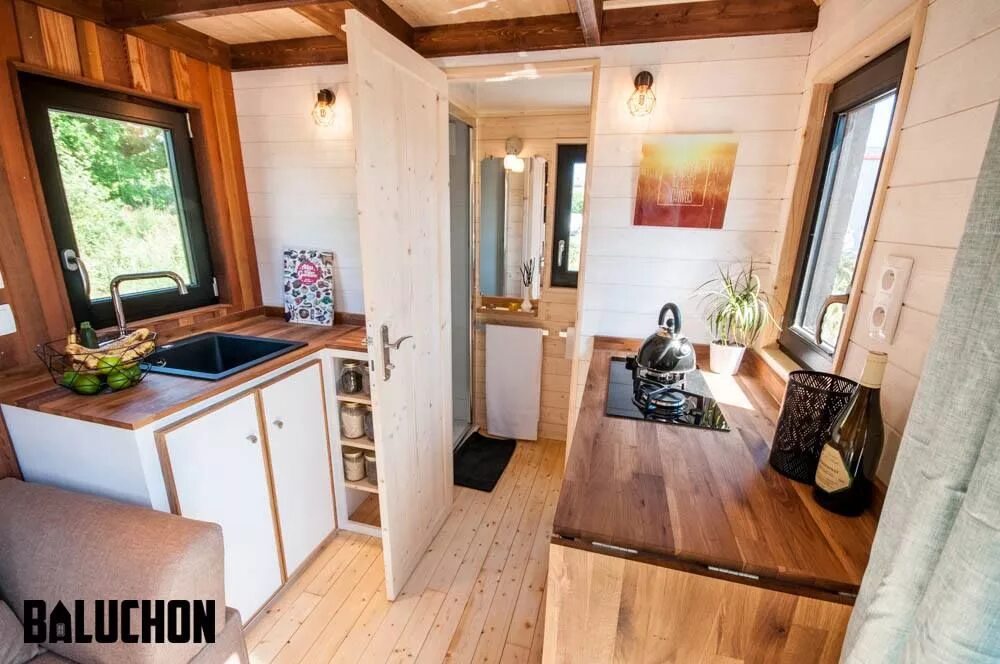 Ремонт дачных домов фото Ostara Baluchon tiny house Vivir en casas pequeñas, Salas pequeñas, Interiores d