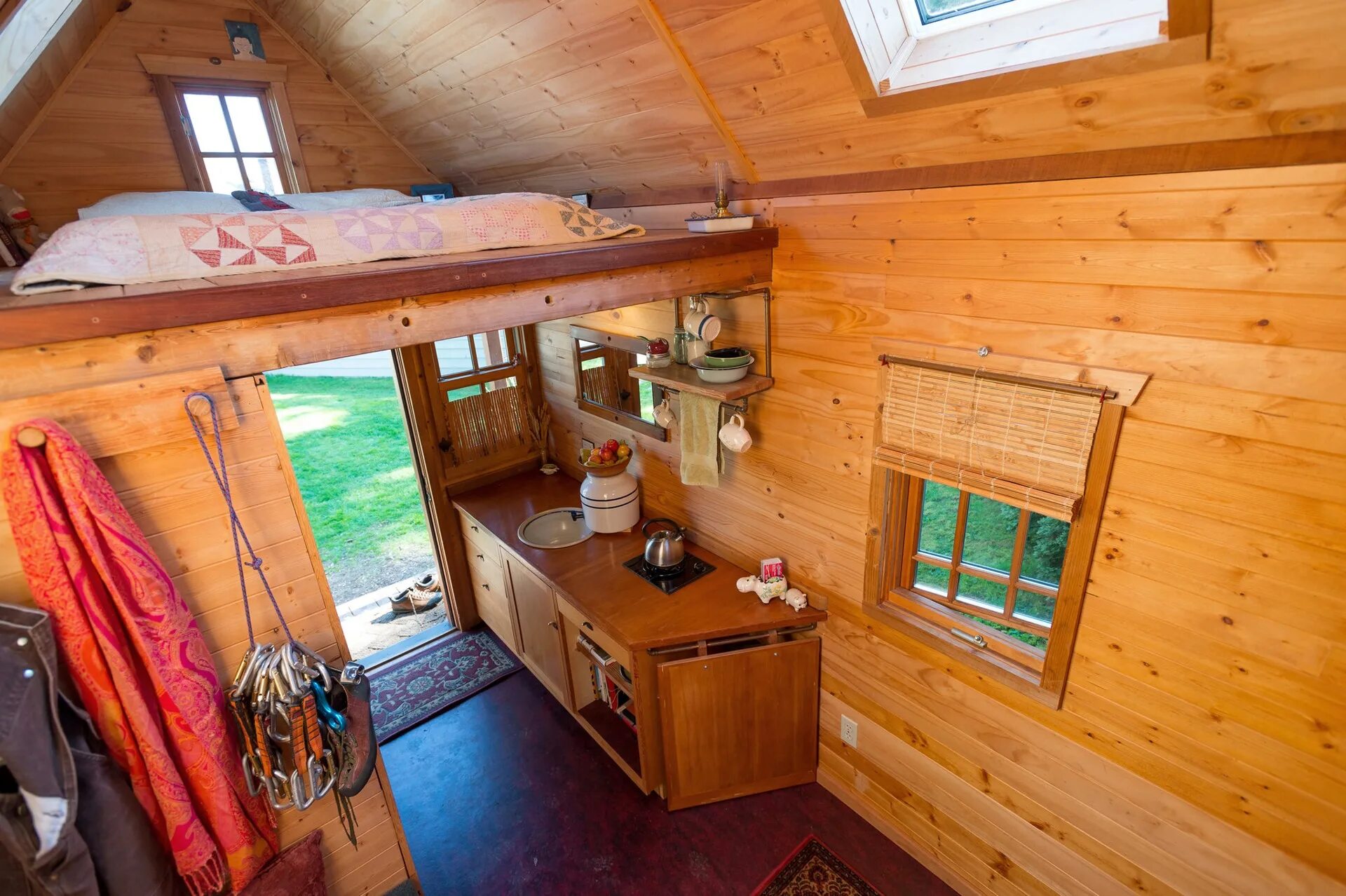 Take a Tour Around This Tiny House Village Tiny house nation, Tiny house village