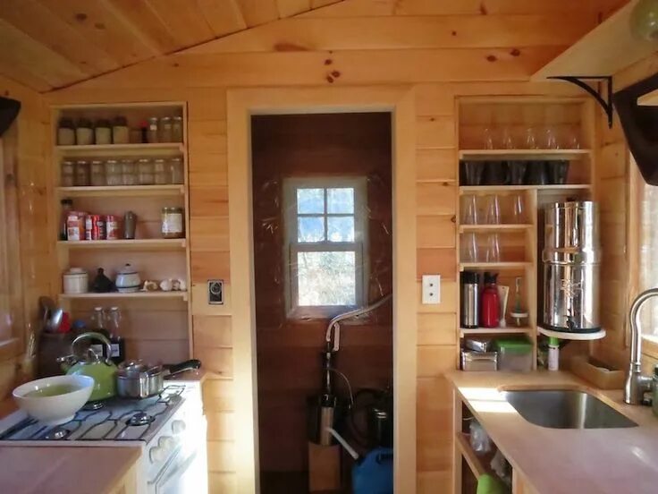 Ремонт дома дачи своими руками Rowan’s Tiny House Tiny house towns, Off grid tiny house, Outdoor kitchen design