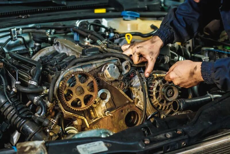 Ремонт двигателя фото Car Mechanic Repairing an Engine. Mechanic Working on Car Engine. Mechanic Works