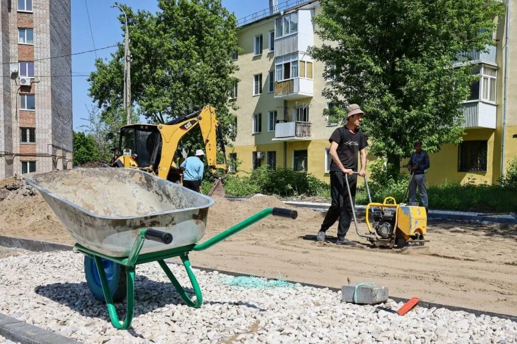 Ремонт дворов фото В Октябрьском районе благоустраивают двор на Ново-Садовой - SGPRESS - Самара, лю