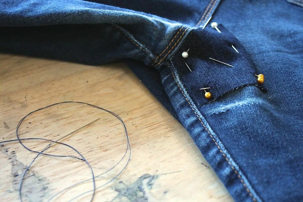 Ремонт джинсов своими руками How to Patch Stretchy Jeans