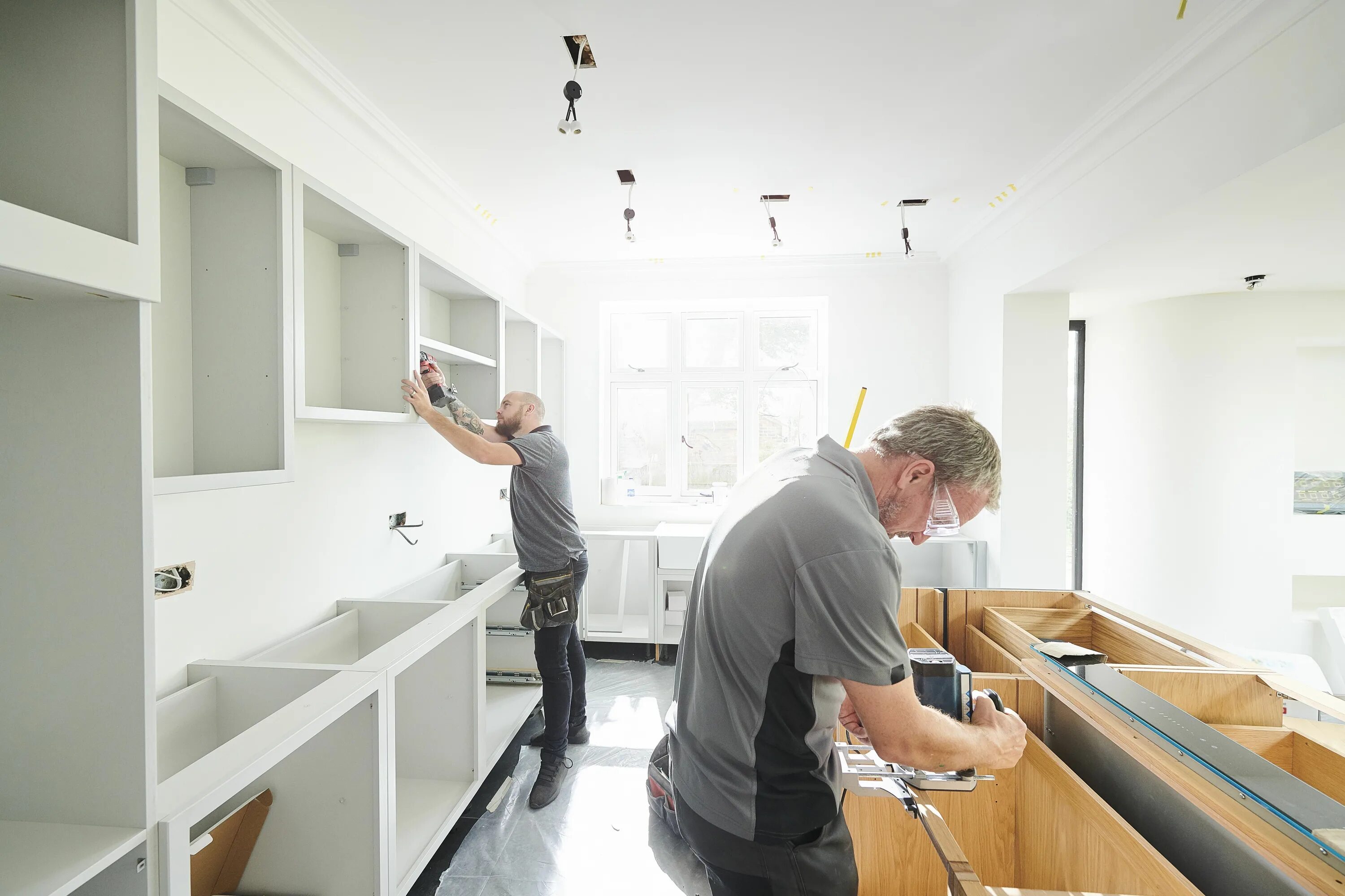 Ремонт интерьер строительство Find out Professionals Estimate Kitchen Remodeling Costs Remodeling costs, Bathr