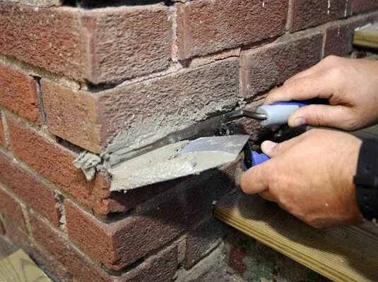 Ремонт кирпичного дома своими руками How to Tuck-Point Brick and Block Foundations Brick repair, Brick restoration, M