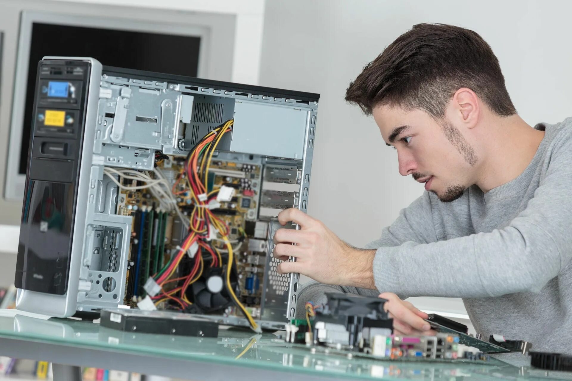 Ремонт компьютера своими Planning to Repair Computer at Home: Here Are Few Easy Tips Computer maintenance