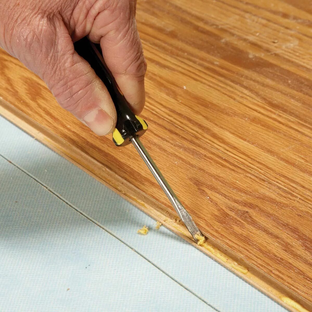 Ремонт ламината без разборки своими руками Laminate Floor Repair Laminate floor repair, Laminate flooring, Diy flooring