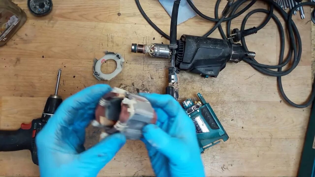 Ремонт макиты своими руками видео How to disassemble Makita rotary hammer drill HR2610 gears faulty HR2630 - YouTu