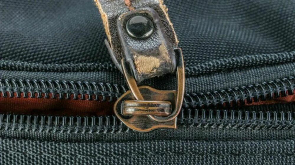 Repairing a jacket zipper at the base with your own hands Ремонт молний, Починит