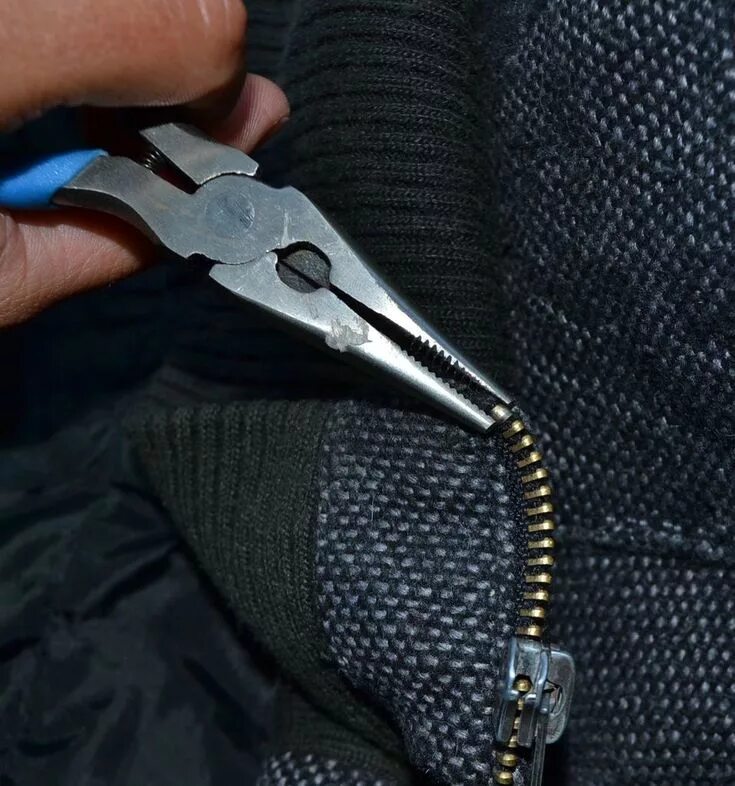 Ремонт молнии на куртке своими How to Fix a Zipper (without Replacing It) Fix a zipper, Zipper repair, Fix brok