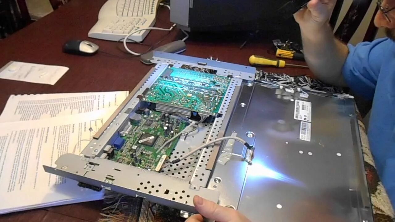 Ремонт мониторов своими Diagnose & Repair Dell 2005FPW LCD Monitor - YouTube