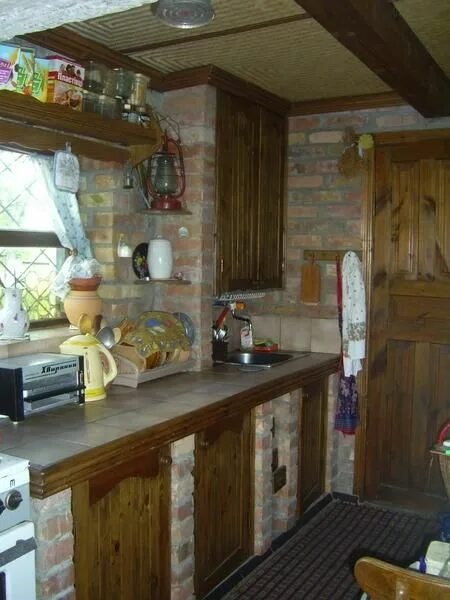 Ремонт на даче недорого фото Батонная столешница кухни Farmhouse kitchen remodel, Rustic kitchen, Cottage kit