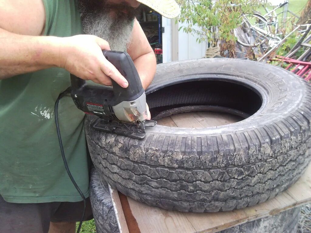 Ремонт покрышку своими руками Used Tired Raised Garden & Tree Ring Used tires, Raised garden, Garden trees