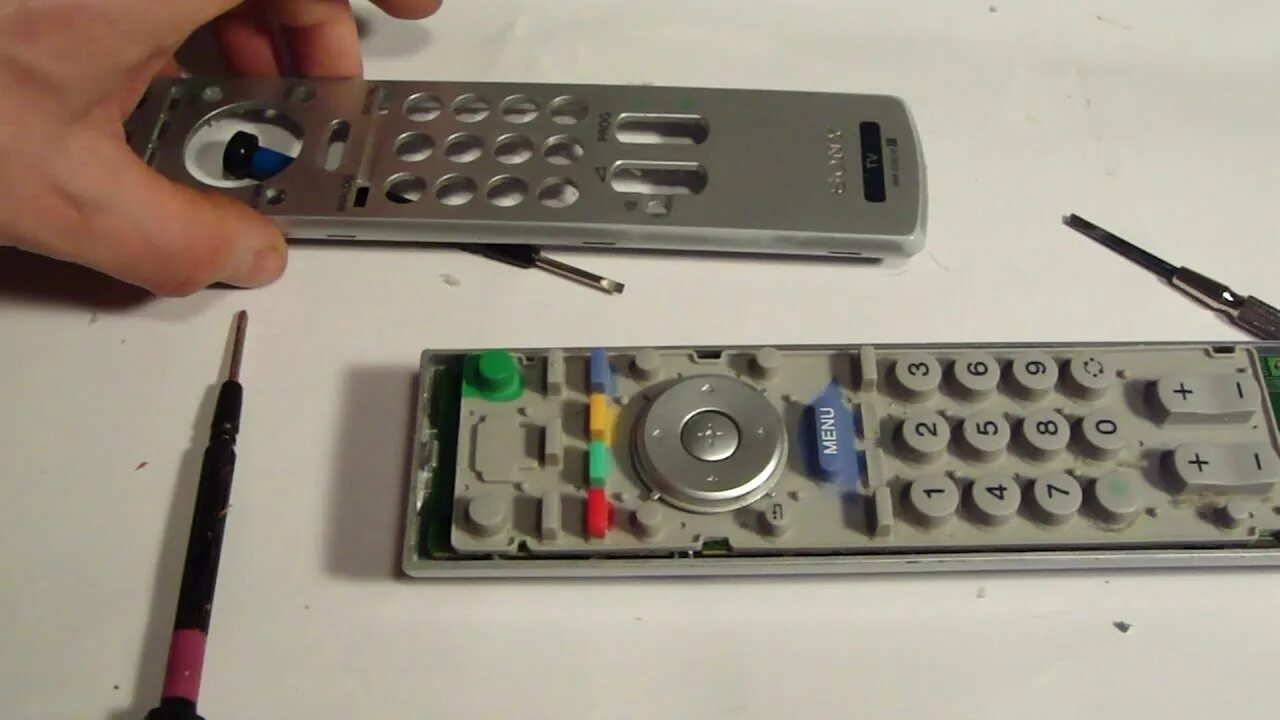 Ремонт пульта телевизора своими How to repair or fix Sony TV remote control button issue - YouTube