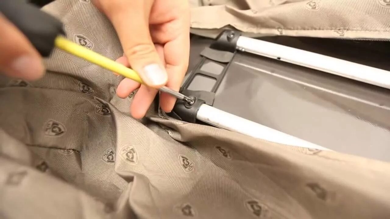 Ремонт ручки чемодана своими руками Heys Luggage - Lightweight PRO Trolley Handle Replacement - YouTube