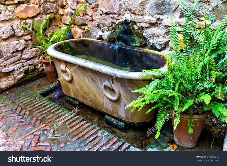 Ремонт старой ванны своими руками Details of decoration, old bathtub at Alcazaba, Malaga, Spain Фотографии, Иллюст