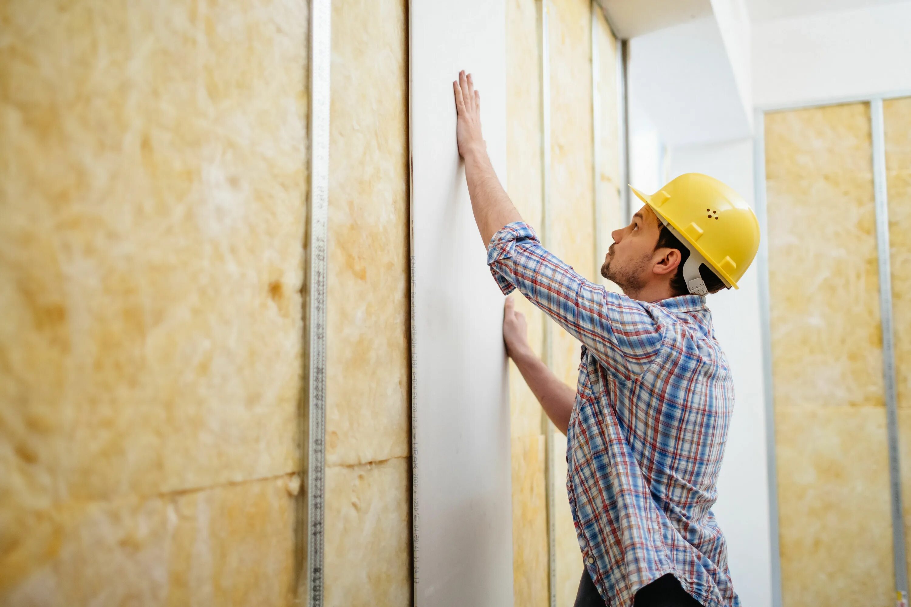 Ремонт стен дома варианты If installing drywall is a relatively straightforward project, even for DIYers, 