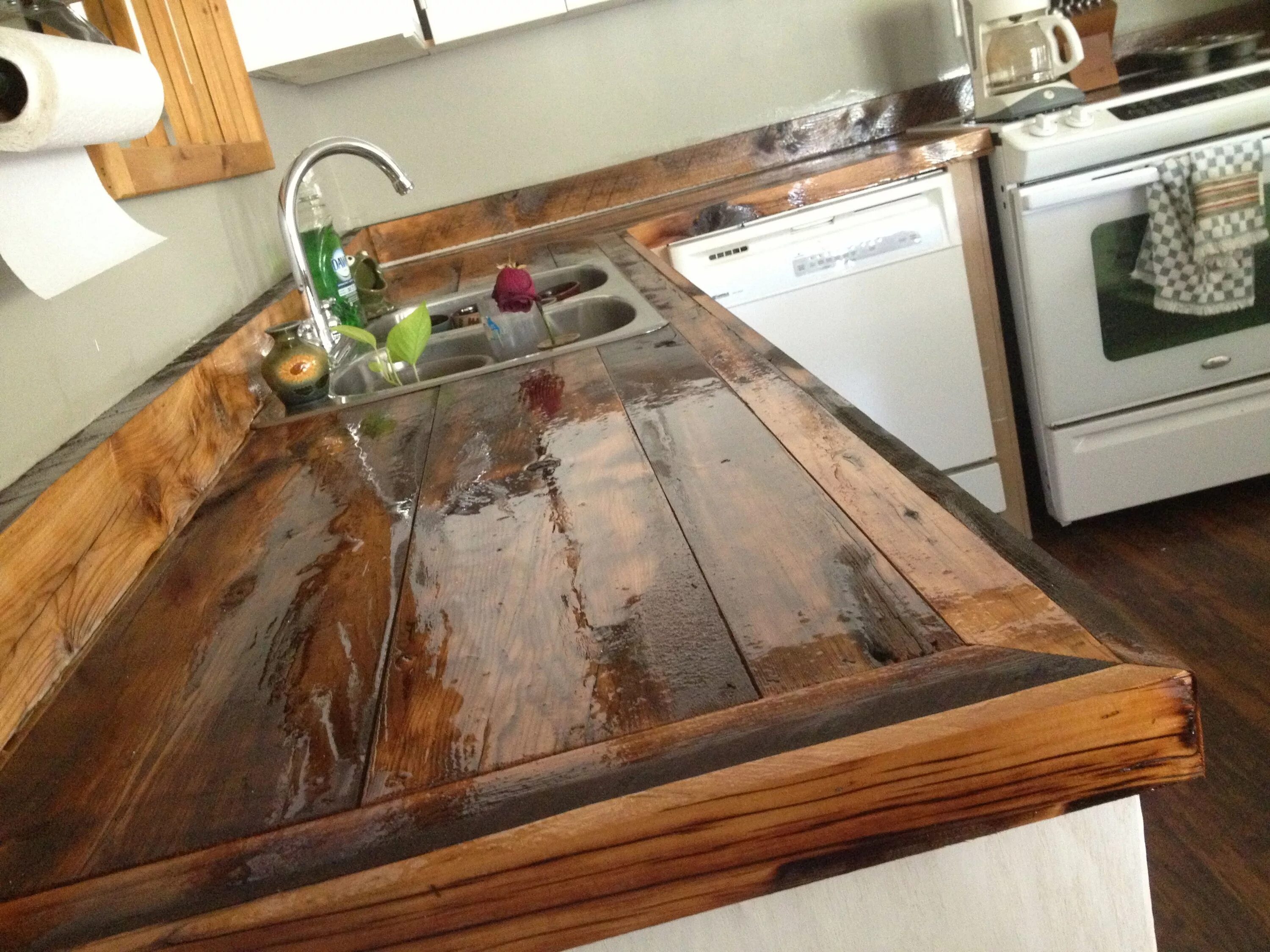 Ремонт столешницы своими руками Chapter 37 started off her DIY countertop project by shopping for "just plain wo