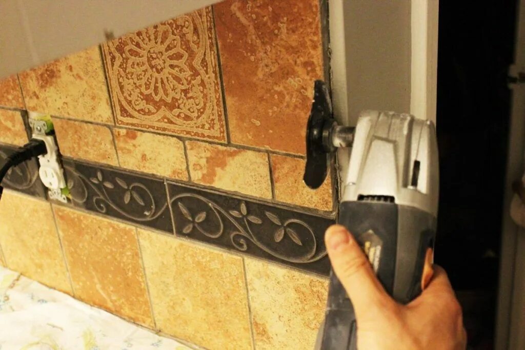 Ремонт своими руками плитка How to Remove Kitchen Tile Backsplash Kitchen tiles backsplash, Tile backsplash,