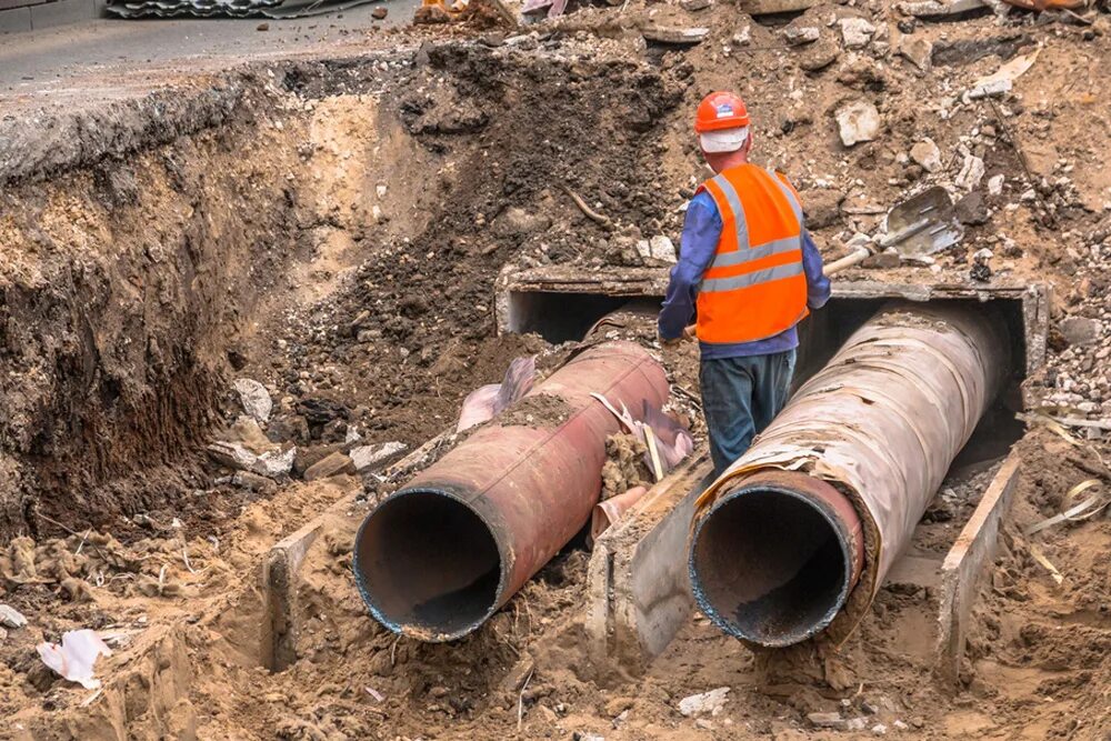 Ремонт труб фото В Коминтерновском районе вопросы отопления многоквартирных домов находятся на ос