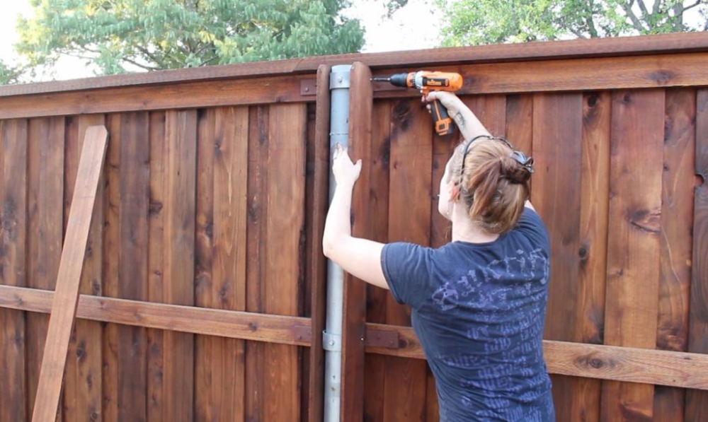 Ремонт забора своими руками How To Build A Gate For A Fence + Trim Part 3 Building a gate, Wood fence design