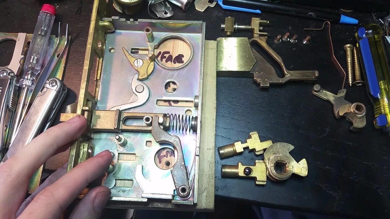 Ремонт замка двери своими руками 87) Baldwin Estate 6320 mortise lock rebuild challenge - YouTube