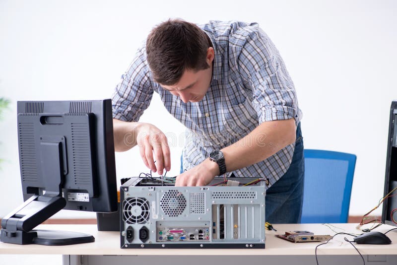 Ремонты техники своими руками The Young Technician Repairing Computer in Workshop Stock Photo - Image of insta