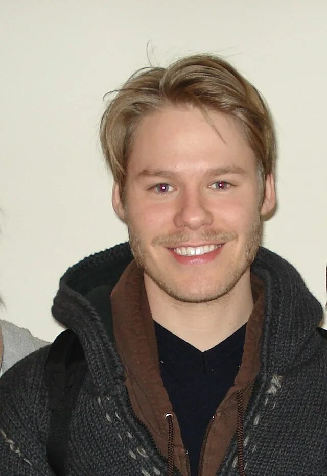 Ренди ди хафнер кости фото File:Randy harrison at edward II in nyc.jpg - Wikipedia