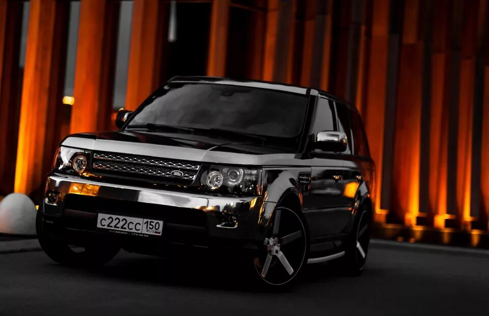 Рендж ровер спорт 2024 фото Фотосессия Range Rover Sport в черном хроме от компании Autosecurity в Barvikha 