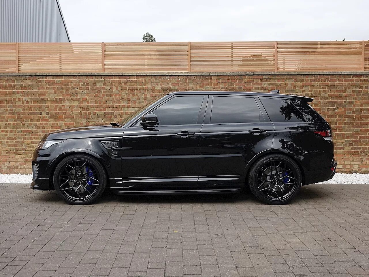 Рендж ровер спорт черный фото 2017 Used Land Rover Range Rover Sport 5.0 V8 SC SVR Santorini Black