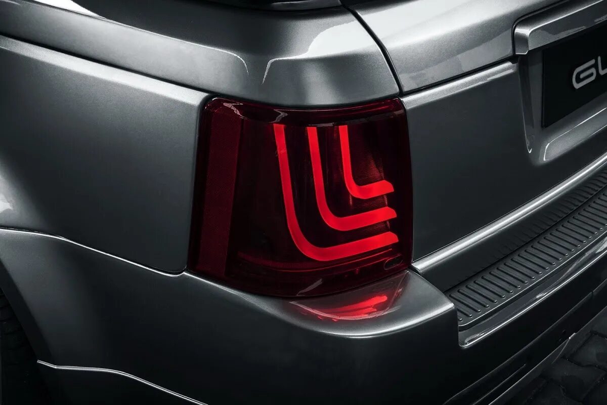 Рендж ровер спорт l320 тюнинг задние фонари Custom LED Rear Lights Shave a few Years off Old Range Rover Sport Carscoops