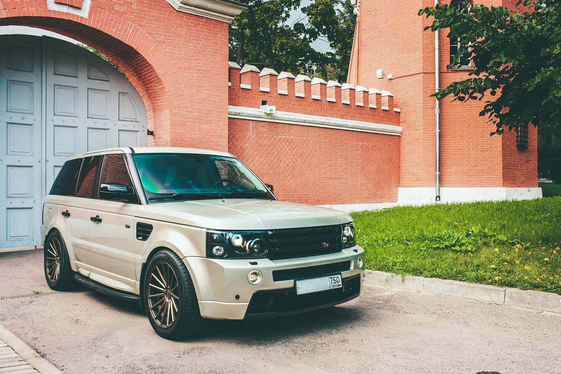 Рендж ровер спорт тюнинг фото Замена компрессора подвески - Land Rover Range Rover Sport (1G), 4,2 л, 2006 год