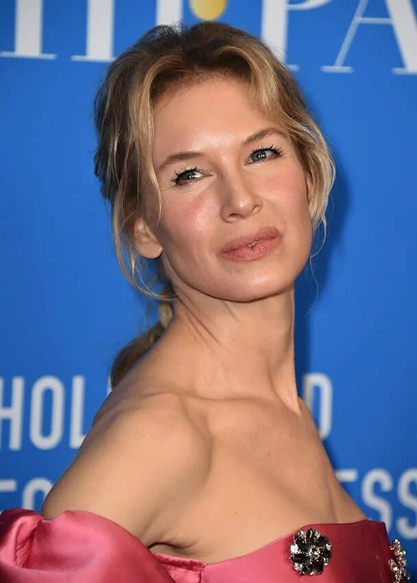 Рене зеллвегер как выглядит сейчас фото Renée Zellweger regresa con fuerza a la alfombra roja tras conceder su entrevist