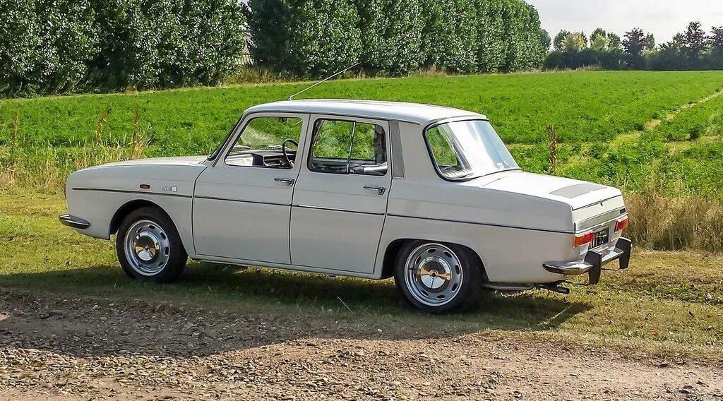 Рено 10 фото Renault 10 má 50 rokov Autožurnál