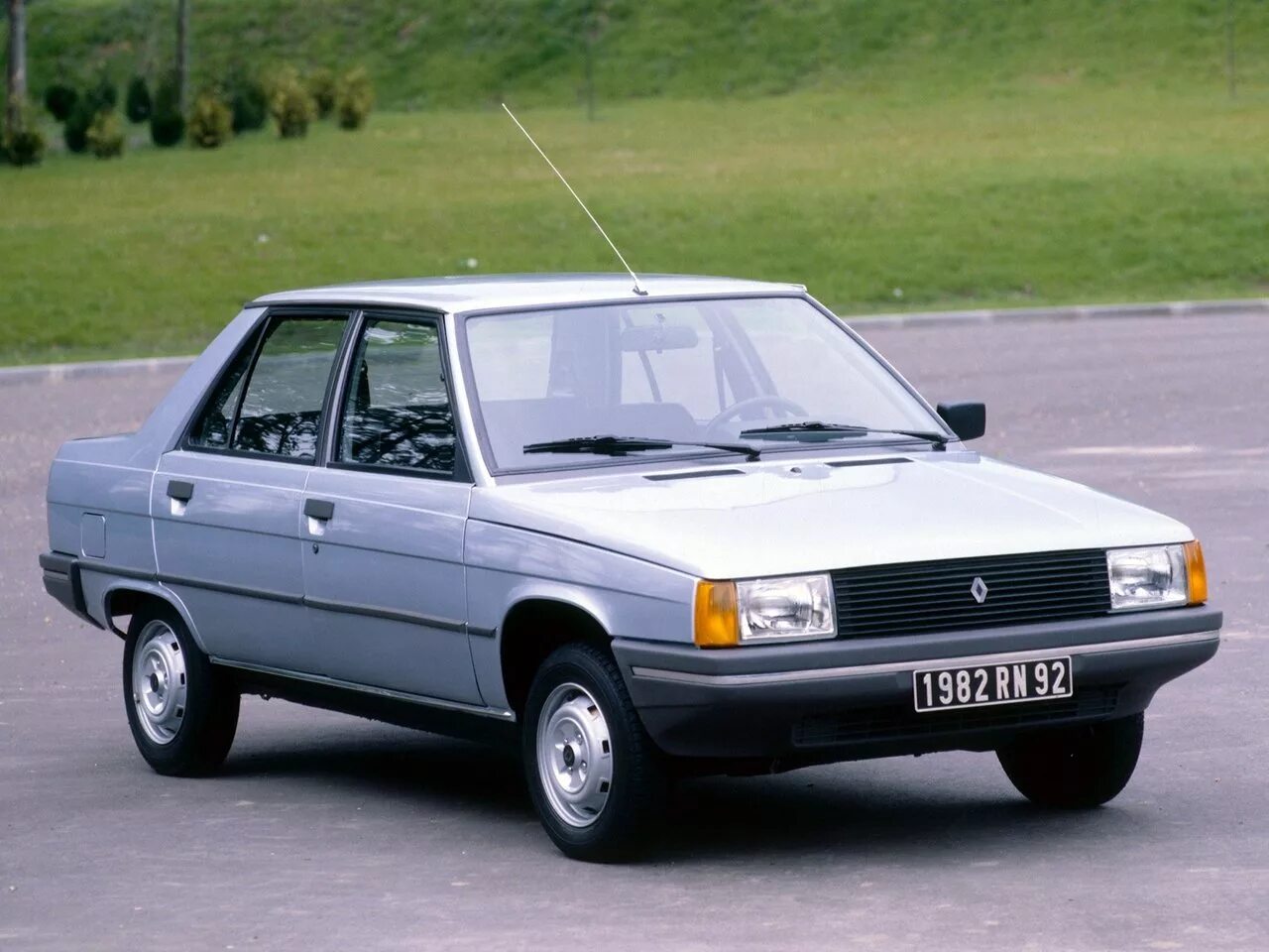 Рено 10 фото Комплектации и цены Renault 9 - Авто.ру