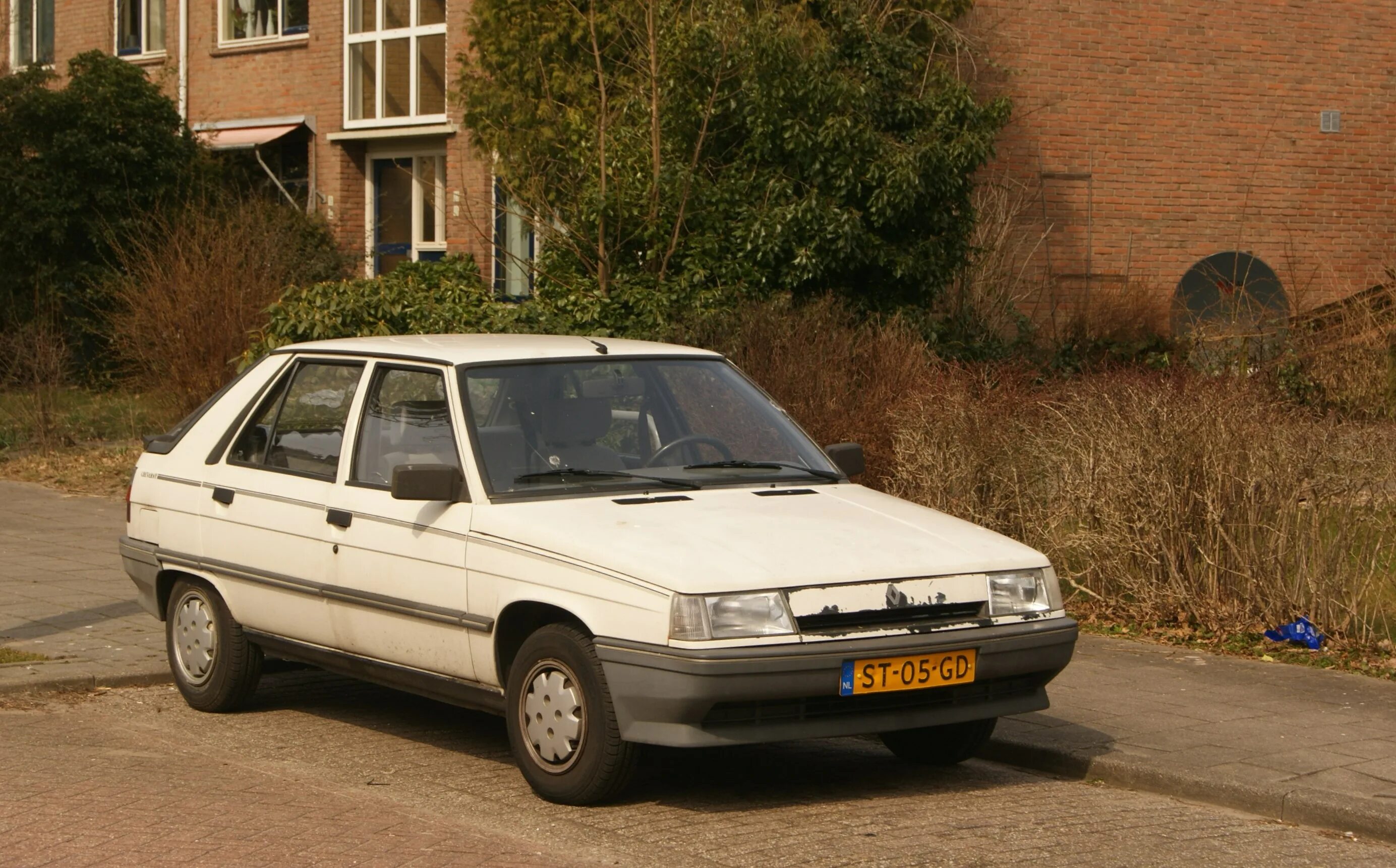 Рено 11 фото File:1987 Renault 11 TL Cheverny (8791345745).jpg - Wikimedia Commons