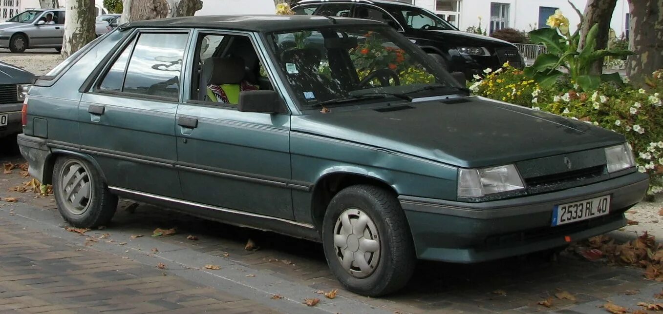 Рено 11 фото File:Renault 11, France (3976867472) (cropped).jpg - Wikimedia Commons