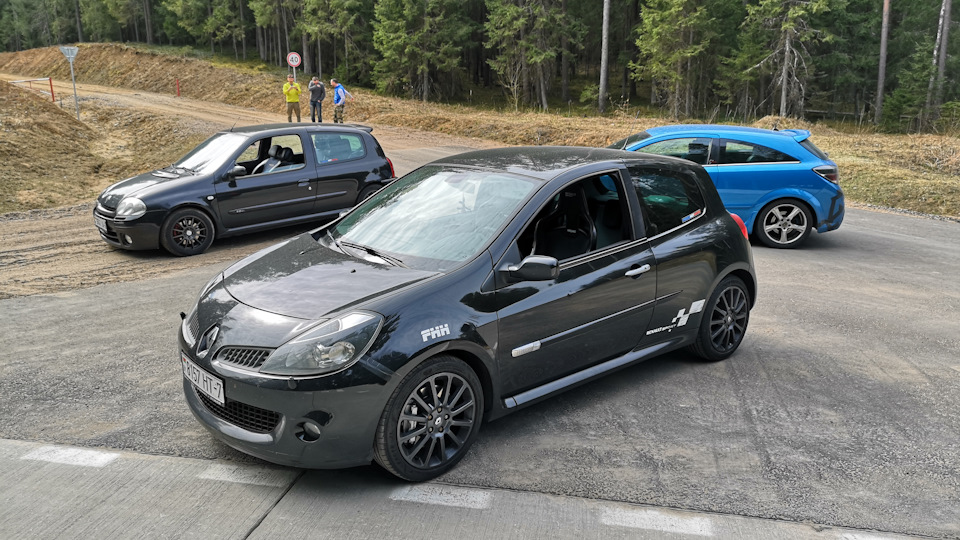 Рено 13 фото Renault Clio III Sport 2.0 бензиновый 2008 #13 на DRIVE2