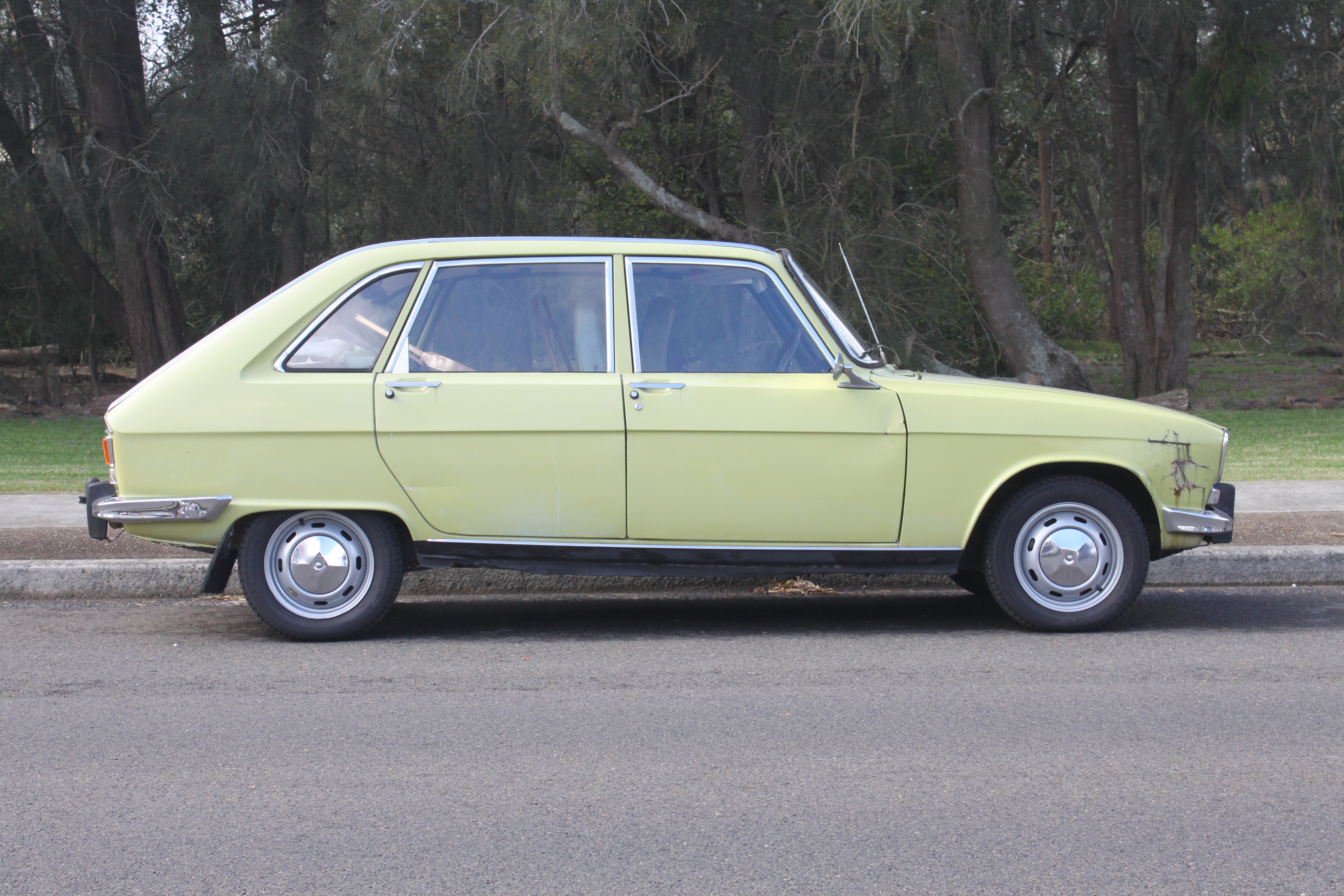 Рено 16 фото File:1976 Renault 16 TS hatchback (17705319380).jpg - Wikimedia Commons