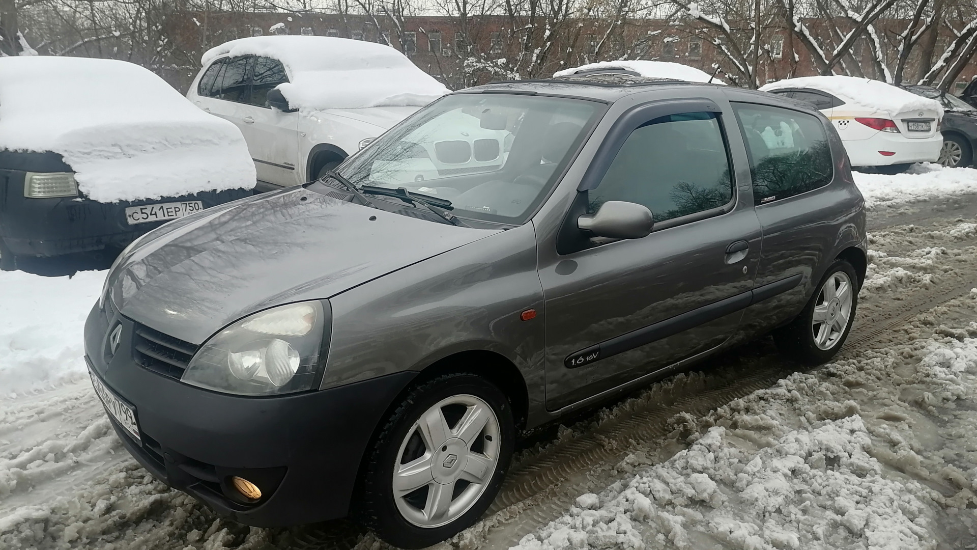 Рено 2002 года фото Renault Clio II 1.6 бензиновый 2001 Dinamique на DRIVE2