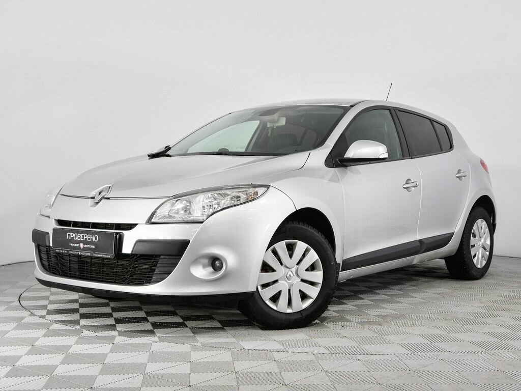 Рено 2010 фото Купить б/у Renault Megane III 1.6 AT (106 л.с.) бензин автомат в Москве: серебри