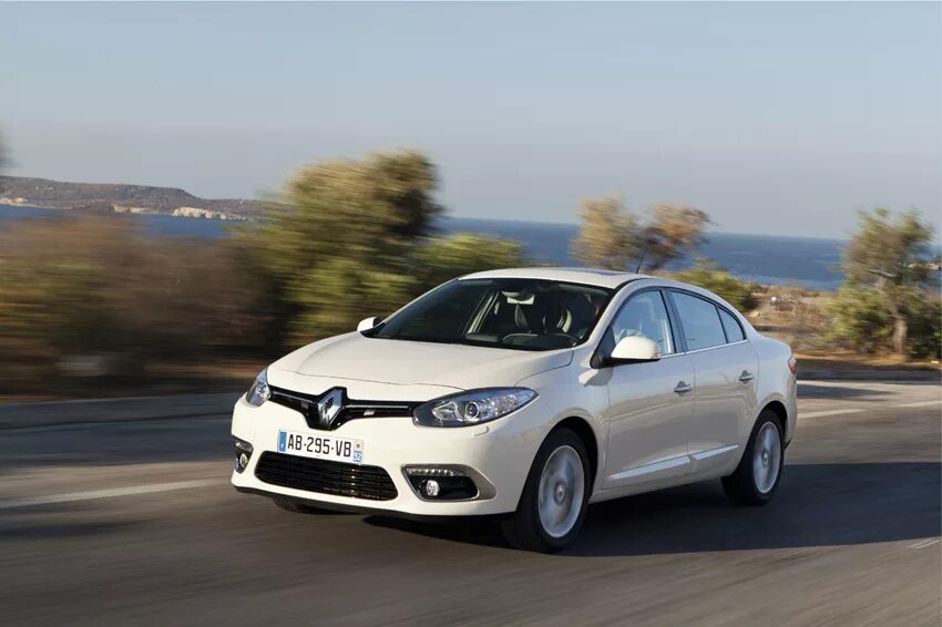 Рено 2012 года фото Renault прекратит производство седана Fluence в России - Российская газета